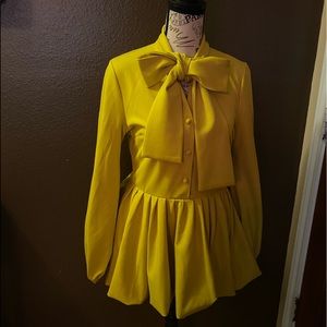Yellowish bow tie long sleeve with ballon bottom
